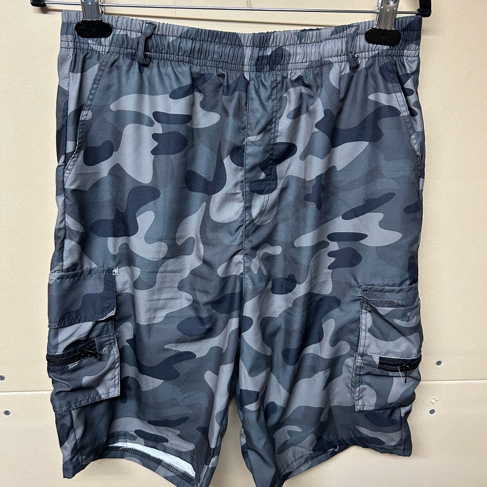 2/$20❤️- SHORTS | Men’s camo lightweight cargo shorts size large (fit like M)
